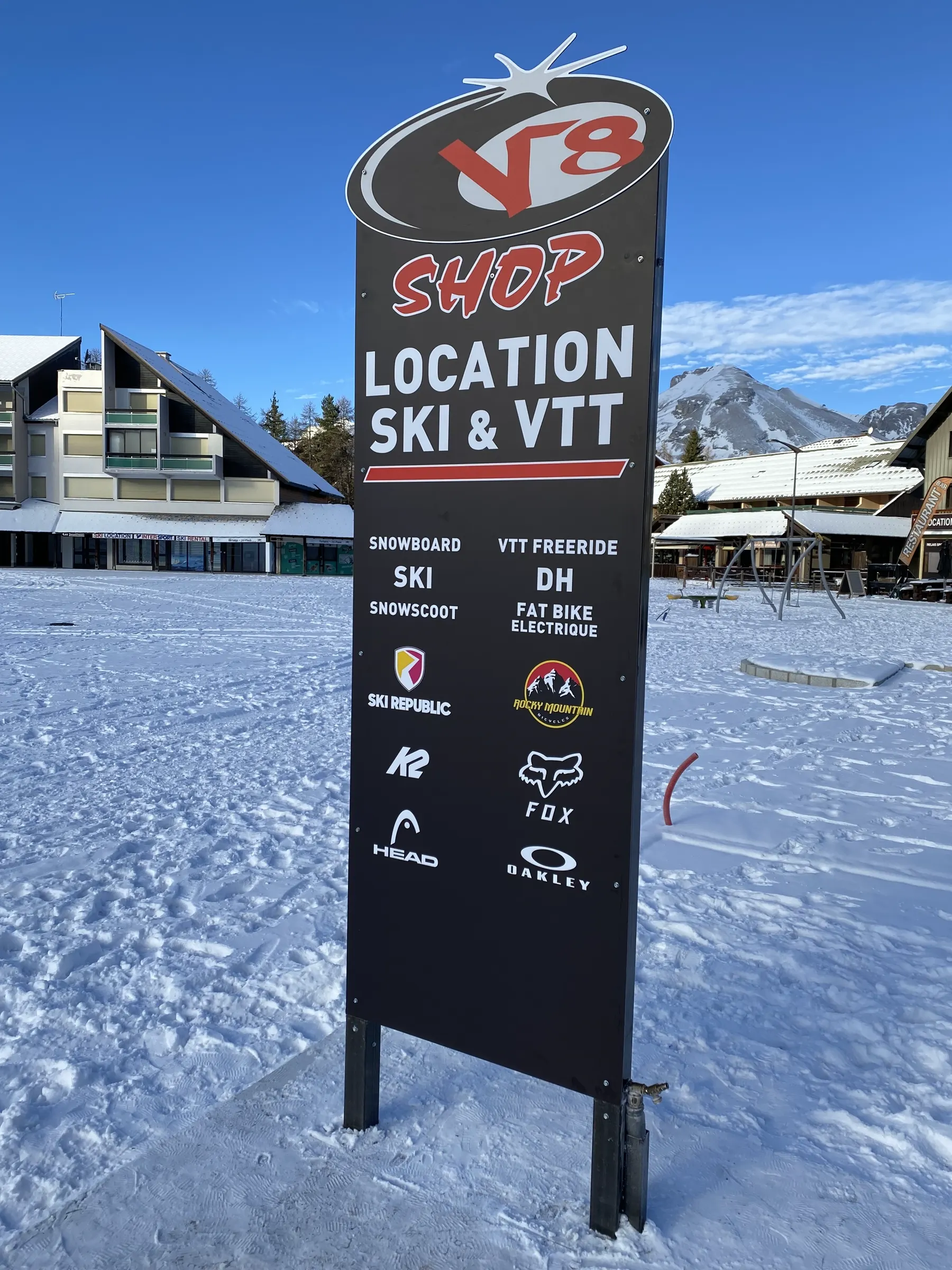 Enseigne V8 Shop location ski et VTT